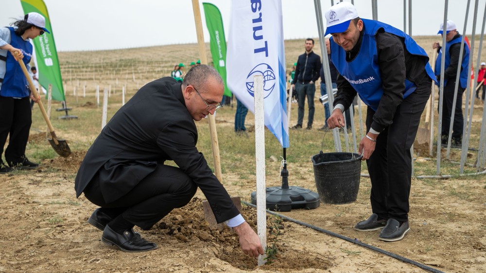 TuranBank ağacəkmə aksiyasında iştirak edib